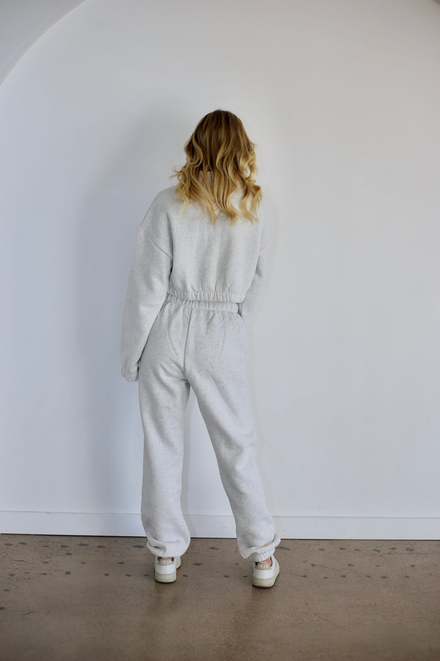 OFF DAY HEATHER WHITE SWEAT SET